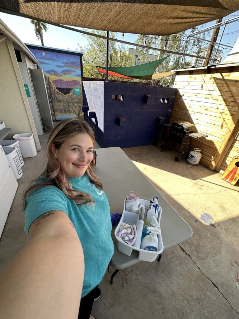 Girl taking selfie as a Worldpackers volunteer at a hostel in Phoenix, AZ