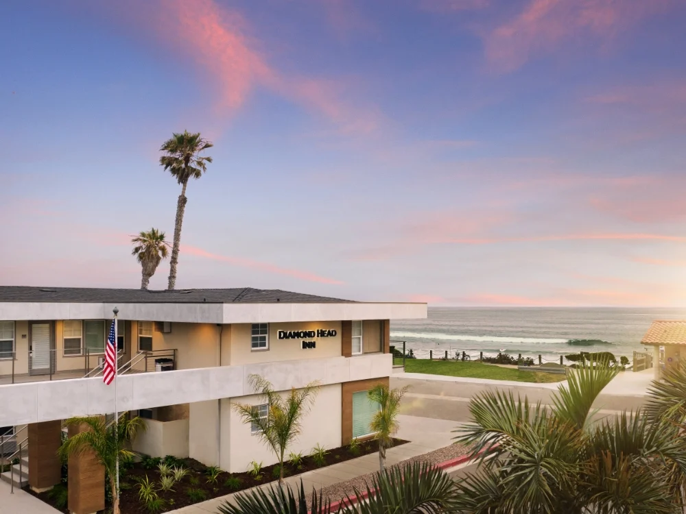 View of the front of the Diamond Head Inn and Pacific Beach